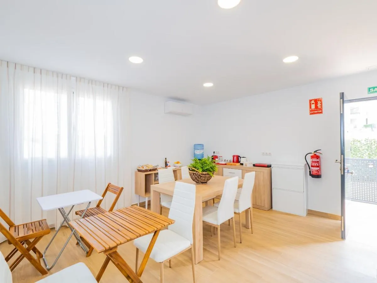 ゲストハウス Cubo'S Hostal William'S Sunny 4 With Breakfast トレ・デ・ベナガルボン